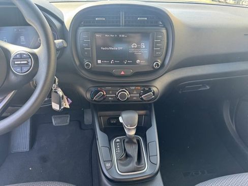 Certified 2025 Kia Soul LX w/ LX Technology Package image 17