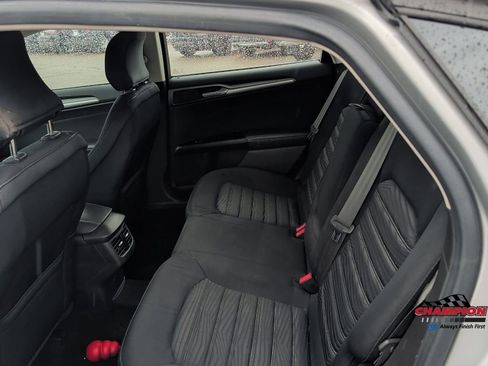 Used 2016 Ford Fusion SE image 16