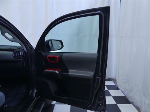 Used 2022 Toyota Tacoma SR5 AWD/4WD image 21