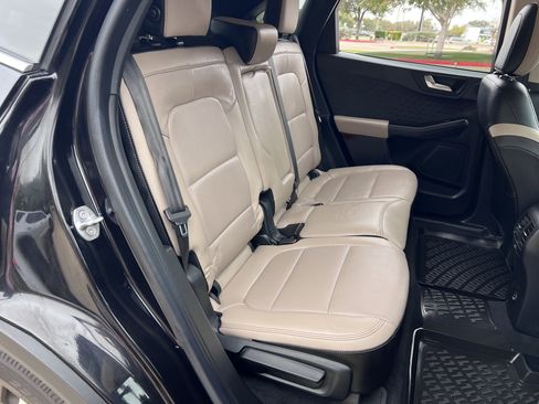 Used 2020 Ford Escape Titanium image 19