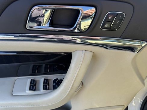 Used 2013 Lincoln MKS AWD image 16