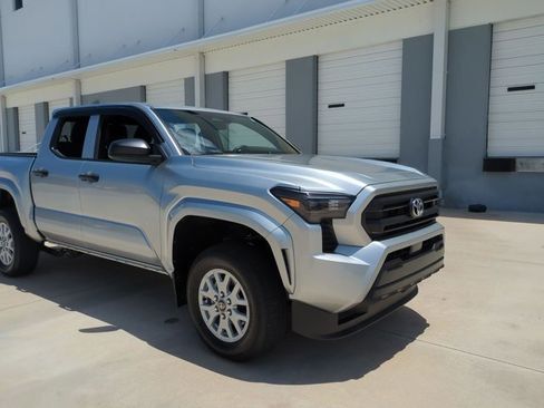 Used 2025 Toyota Tacoma SR RWD image 3