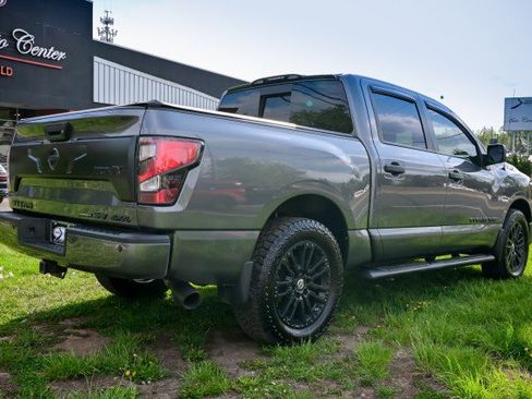 Used 2019 Nissan Titan SV w/ SV Convenience Package image 5