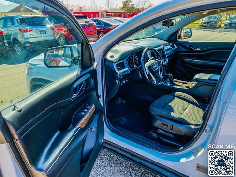 Used 2019 GMC Acadia SLE w/ LPO, Black Accent Package image 12