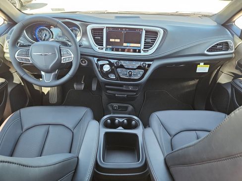 New 2026 Chrysler Pacifica Select image 15