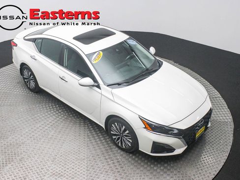 Used 2024 Nissan Altima 2.5 SV w/ SV Premium Package AWD/4WD image 3
