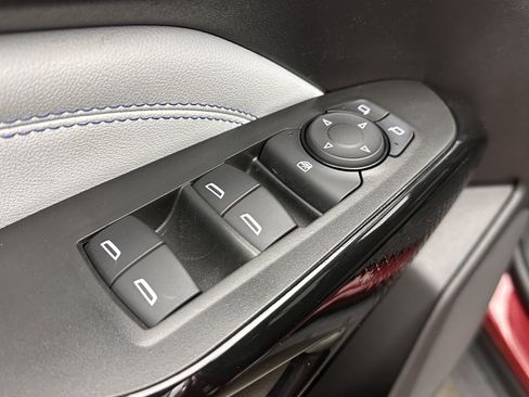 Used 2025 Chevrolet Trax LT FWD image 12
