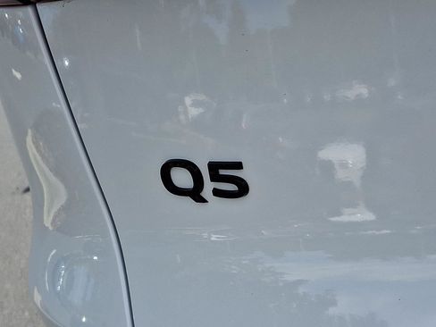 Used 2025 Audi Q5 Premium AWD/4WD image 32