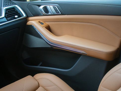 Used 2025 BMW X5 M60i w/ Climate Comfort Package image 20