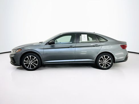 Used 2025 Volkswagen Jetta Sport FWD image 4