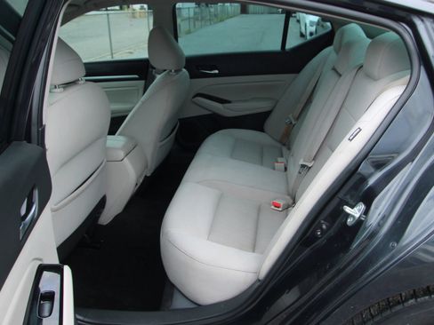 Used 2021 Nissan Altima 2.5 SV FWD image 11