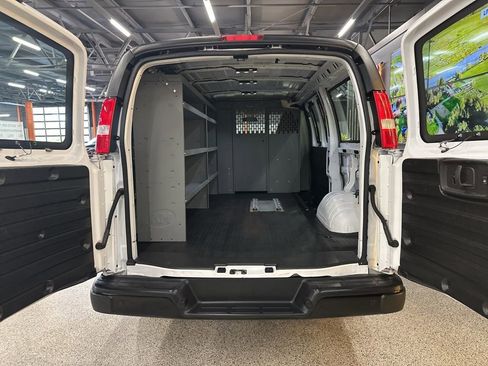 Used 2022 Chevrolet Express 2500 w/ Driver Convenience Package image 22