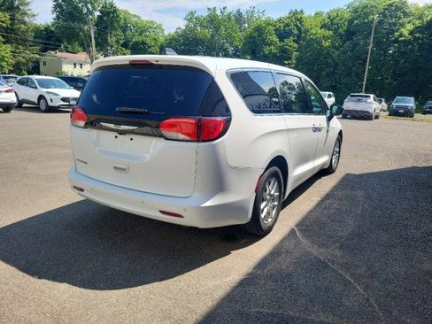 Used 2024 Chrysler Voyager LX FWD image 6