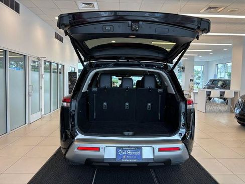 Certified 2025 Nissan Pathfinder SL AWD/4WD image 10