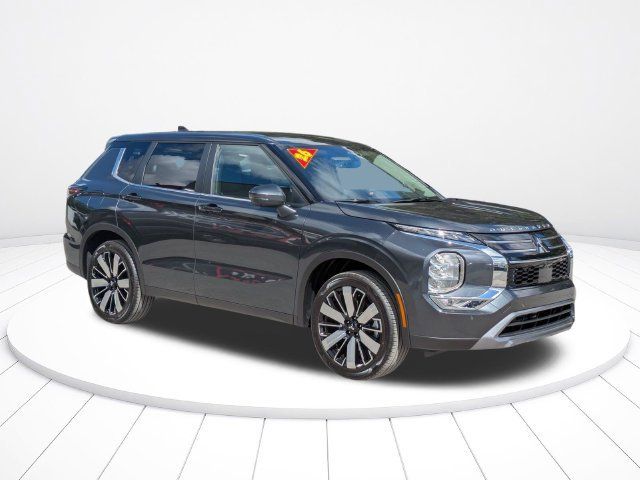 New 2026 Mitsubishi Outlander SE FWD image 2