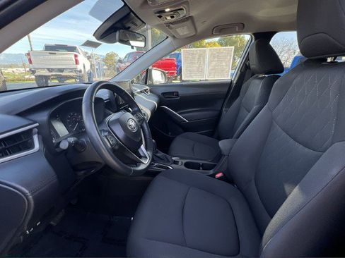 Used 2025 Toyota Corolla Cross LE image 18