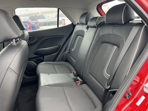 Used 2023 Hyundai Venue Limited FWD image 32