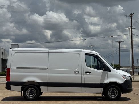 Used 2025 Mercedes-Benz Sprinter 2500 image 3
