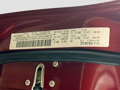 Used 2019 Jeep Cherokee Limited image 33