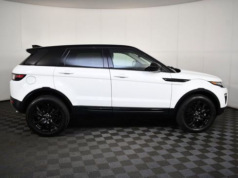 Used 2019 Land Rover Range Rover Evoque SE Premium image 5