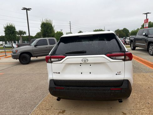Used 2025 Toyota RAV4 LE AWD/4WD image 12