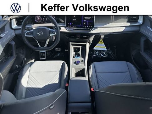 New 2026 Volkswagen Tiguan SE R-Line FWD image 29