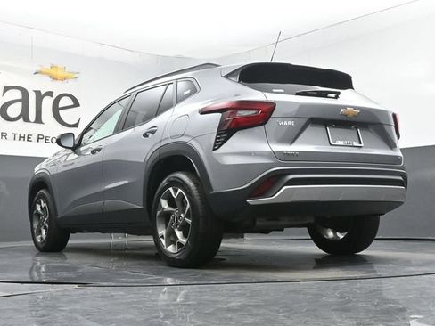Used 2025 Chevrolet Trax LT w/ Driver Confidence Package FWD image 5