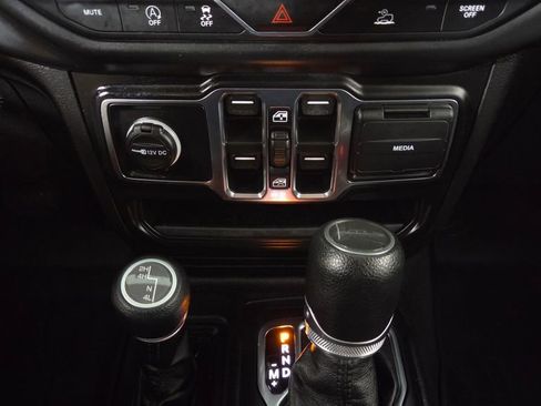 Used 2022 Jeep Gladiator Willys image 24