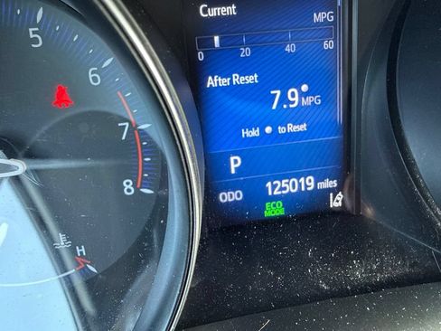 Used 2018 Toyota C-HR XLE FWD image 9