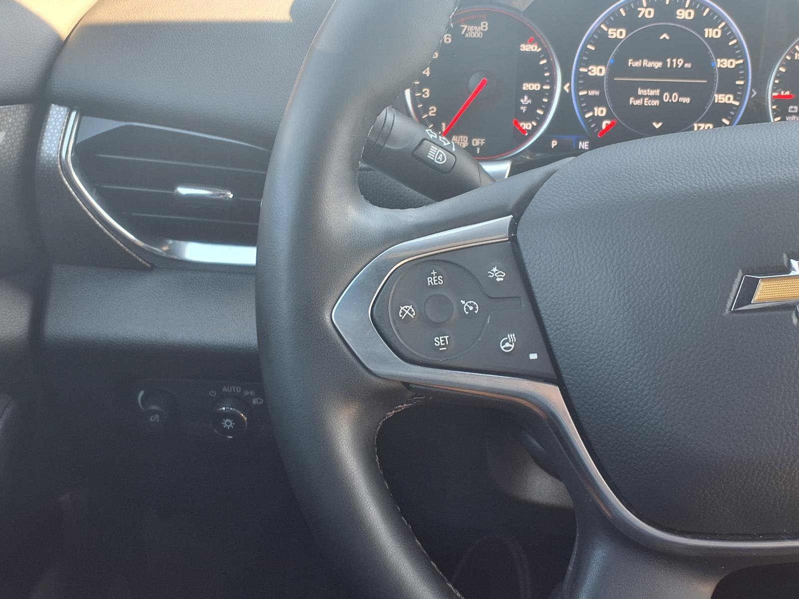 Used 2023 Chevrolet Traverse Premier FWD image 19