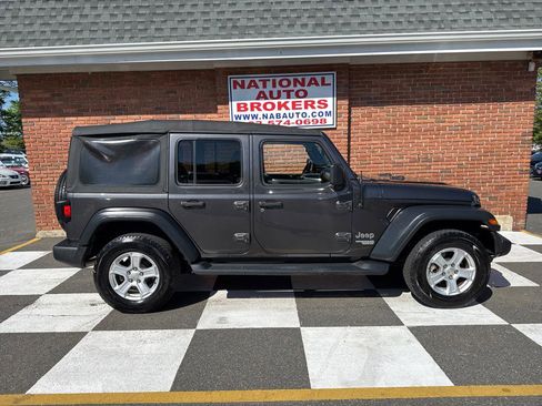 Used 2018 Jeep Wrangler Unlimited Sport S image 2