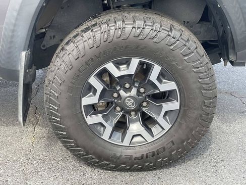 Used 2022 Toyota Tacoma TRD Off-Road AWD/4WD image 10