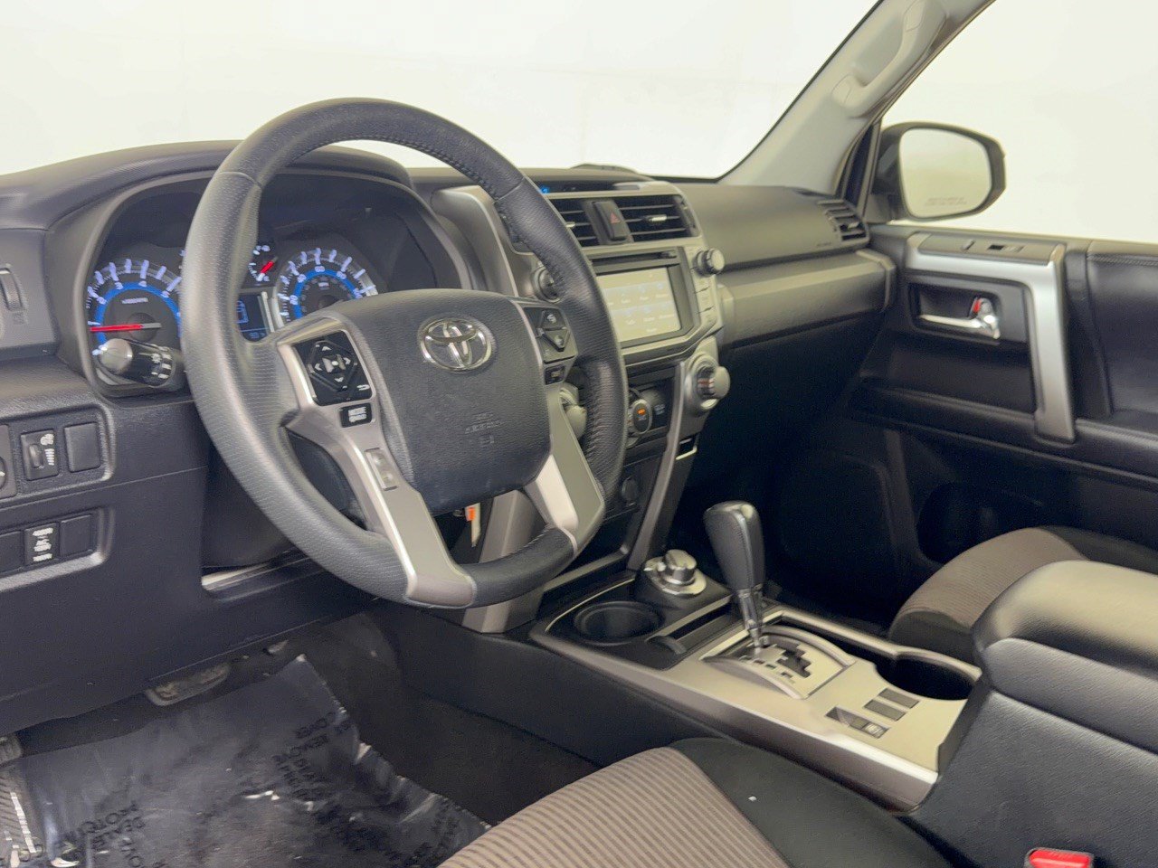 Used 2019 Toyota 4Runner SR5 AWD/4WD image 4