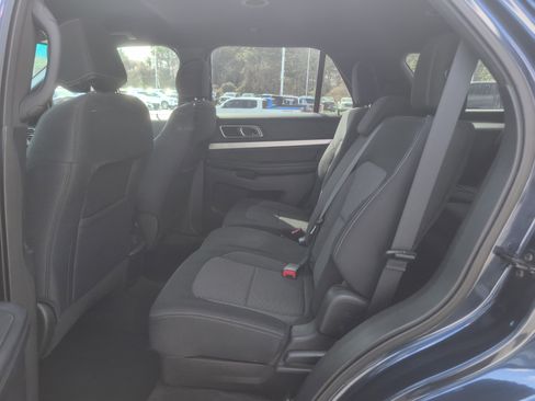 Used 2016 Ford Explorer XLT image 25