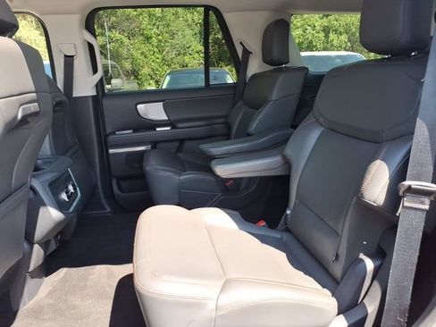 Used 2025 Ford Expedition Active AWD/4WD image 14