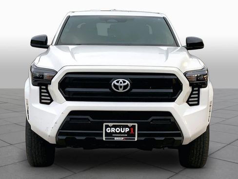 Used 2025 Toyota Tacoma SR RWD image 4