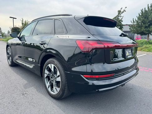 Used 2022 Audi e-tron Premium w/ Convenience Plus Package AWD/4WD image 8