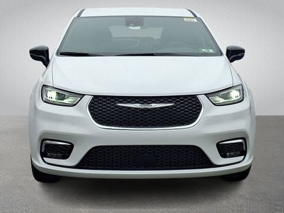 New 2026 Chrysler Pacifica Select