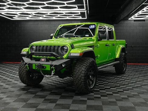 New 2025 Jeep Gladiator Sport w/ Premium Package AWD/4WD image 13