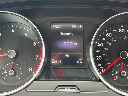 Used 2020 Volkswagen Tiguan SE image 16