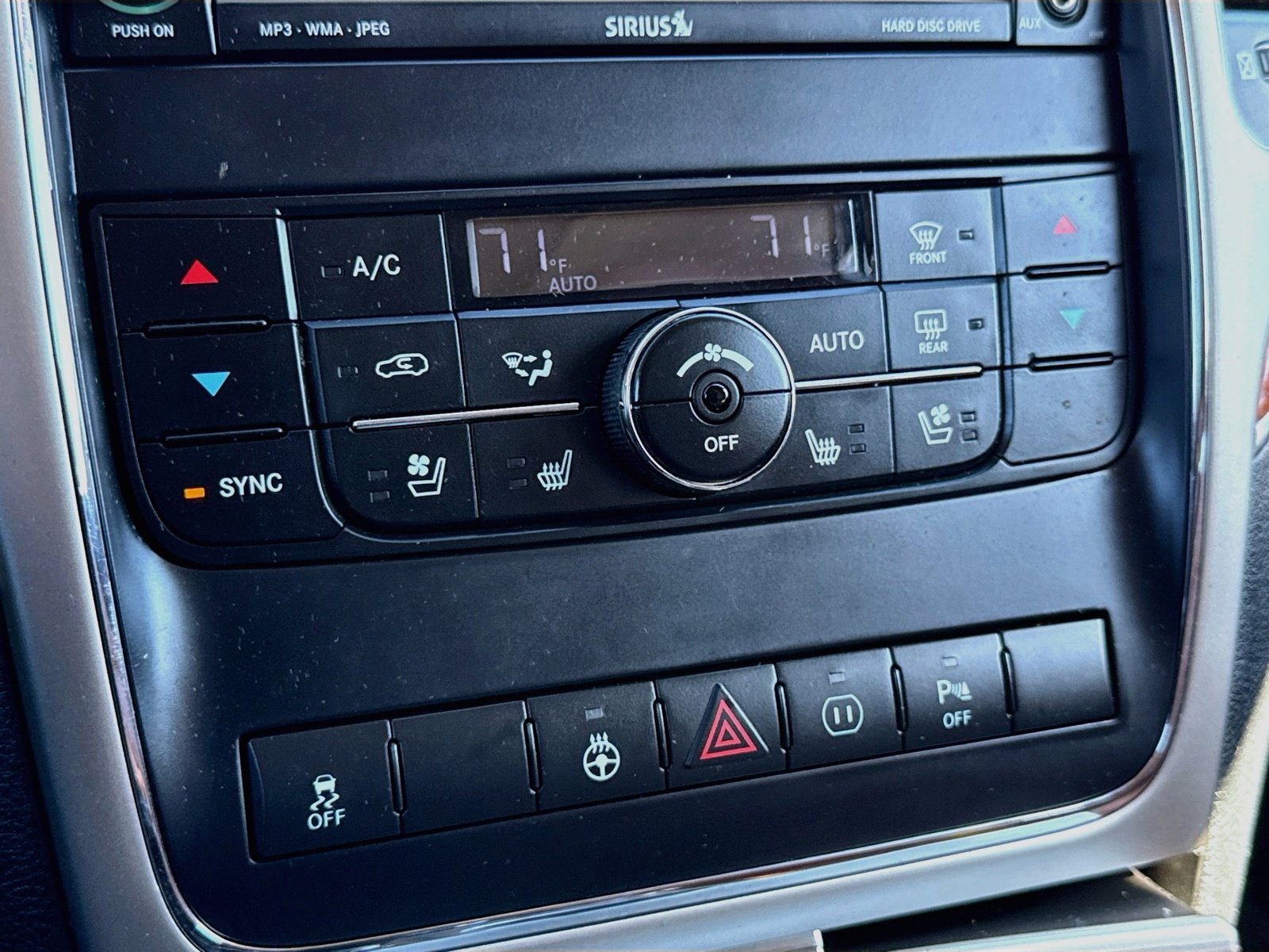 Used 2011 Jeep Grand Cherokee Overland AWD/4WD image 18