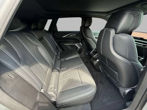 Used 2024 Cadillac Lyriq Luxury AWD/4WD image 16