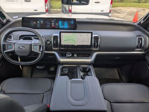 New 2025 Ford Expedition Max Platinum w/ Stealth Performance Package AWD/4WD image 17