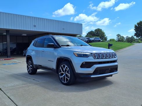 Used 2025 Jeep Compass Limited w/ Elite Group AWD/4WD image 20