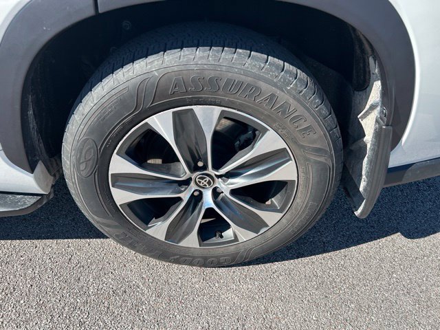 Used 2020 Toyota Highlander XLE FWD image 11