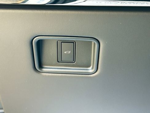 Used 2025 Land Rover Range Rover Sport Dynamic SE image 32