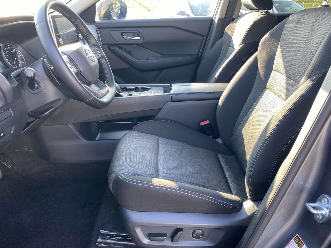 Used 2025 Nissan Rogue SV FWD image 23