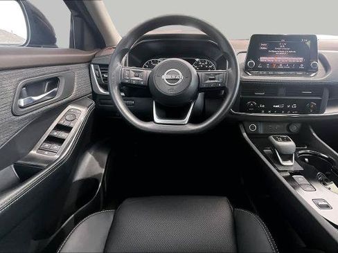 Certified 2023 Nissan Rogue SV FWD image 6