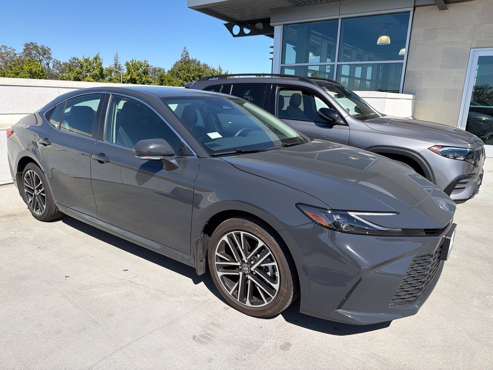 Used 2026 Toyota Camry XLE FWD image 1
