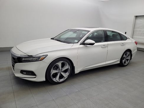 Used 2018 Honda Accord Touring image 2